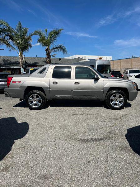 2002 Chevrolet Avalanche Base