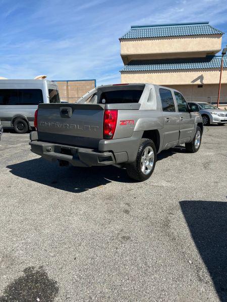 2002 Chevrolet Avalanche Base