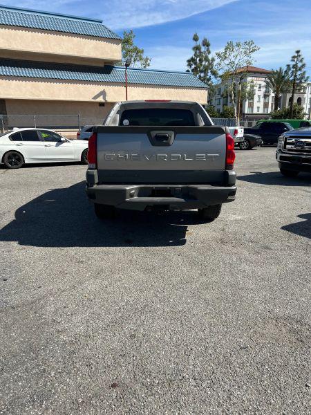 2002 Chevrolet Avalanche Base