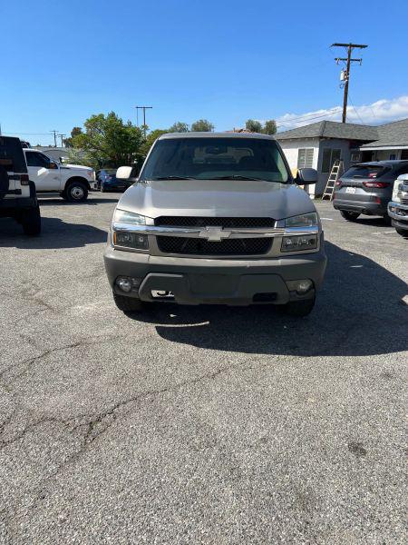 2002 Chevrolet Avalanche Base