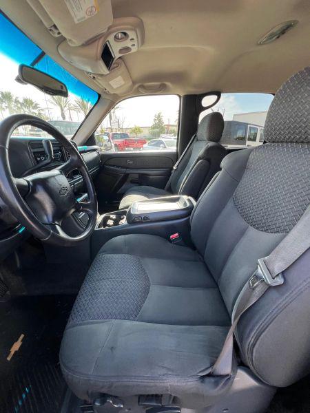 2002 Chevrolet Avalanche Base