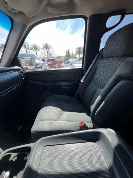 2002 Chevrolet Avalanche Base