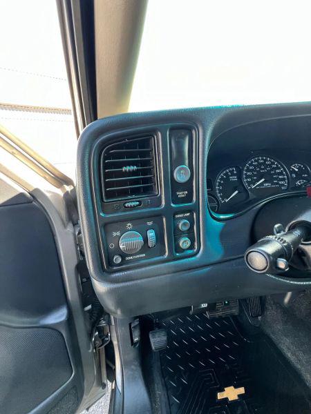 2002 Chevrolet Avalanche Base