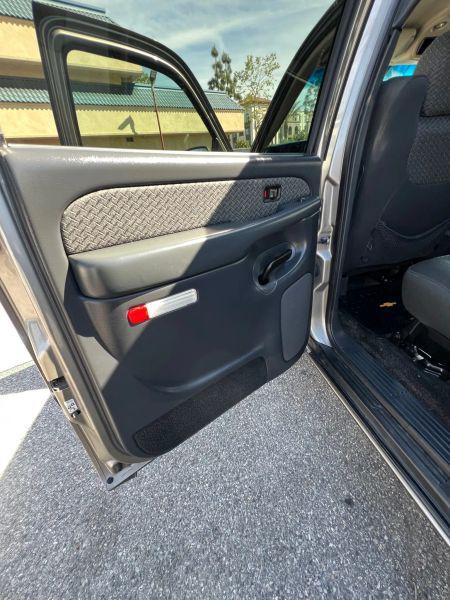 2002 Chevrolet Avalanche Base