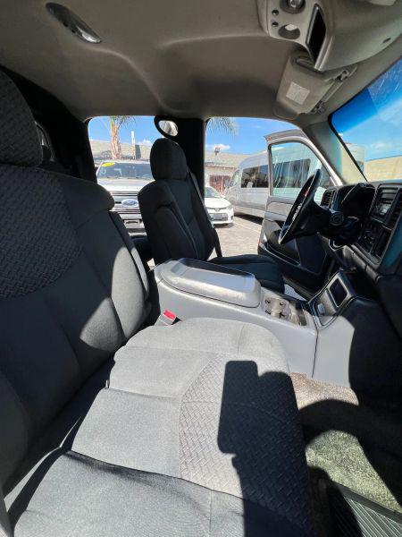 2002 Chevrolet Avalanche Base