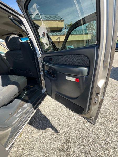 2002 Chevrolet Avalanche Base