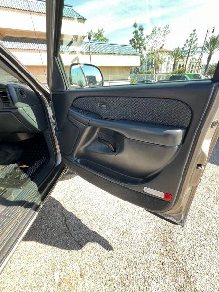2002 Chevrolet Avalanche Base