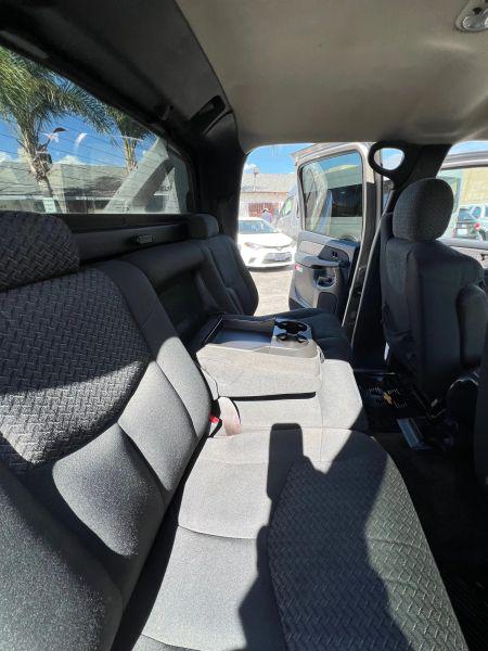 2002 Chevrolet Avalanche Base