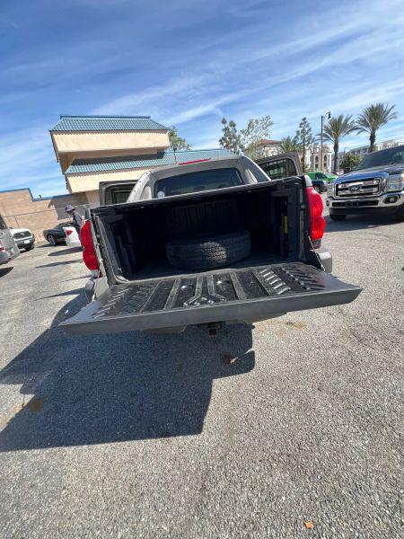 2002 Chevrolet Avalanche Base