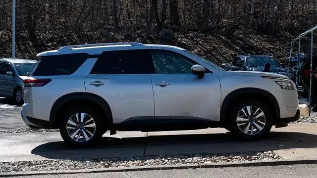 2025 Nissan Pathfinder SL 4WD