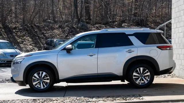 2025 Nissan Pathfinder SL 4WD