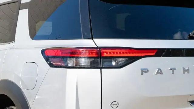 2025 Nissan Pathfinder SL 4WD