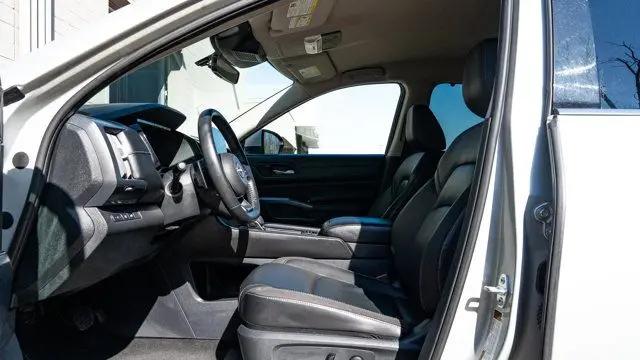 2025 Nissan Pathfinder SL 4WD