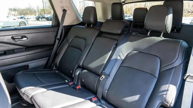 2025 Nissan Pathfinder SL 4WD