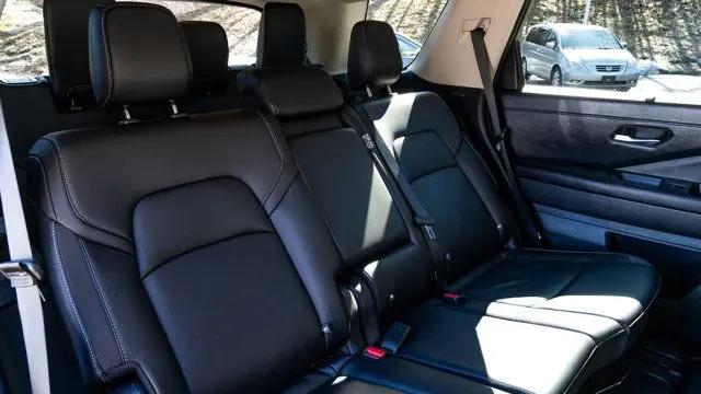 2025 Nissan Pathfinder SL 4WD