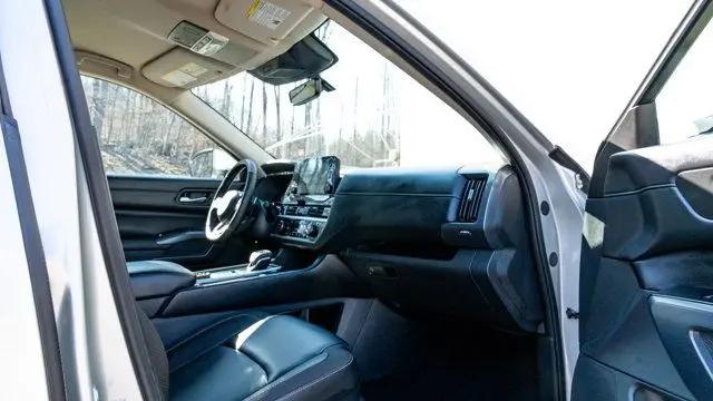 2025 Nissan Pathfinder SL 4WD