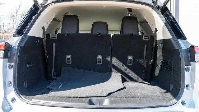 2025 Nissan Pathfinder SL 4WD