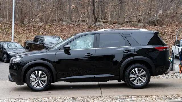2025 Nissan Pathfinder SL 4WD