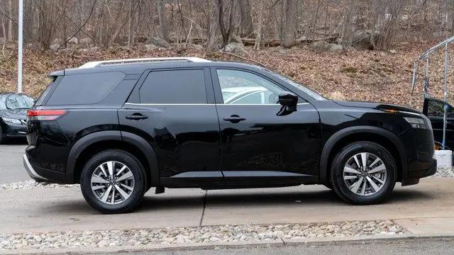 2025 Nissan Pathfinder SL 4WD