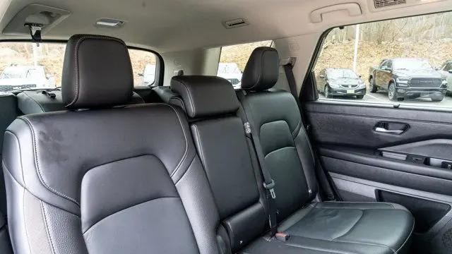 2025 Nissan Pathfinder SL 4WD