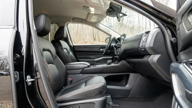 2025 Nissan Pathfinder SL 4WD