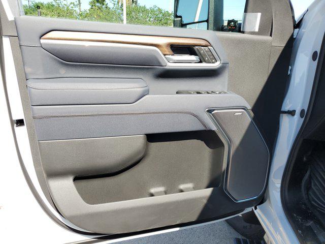 2026 Chevrolet Silverado 2500HD Crew Cab, Standard Bed, High Country, 4WD