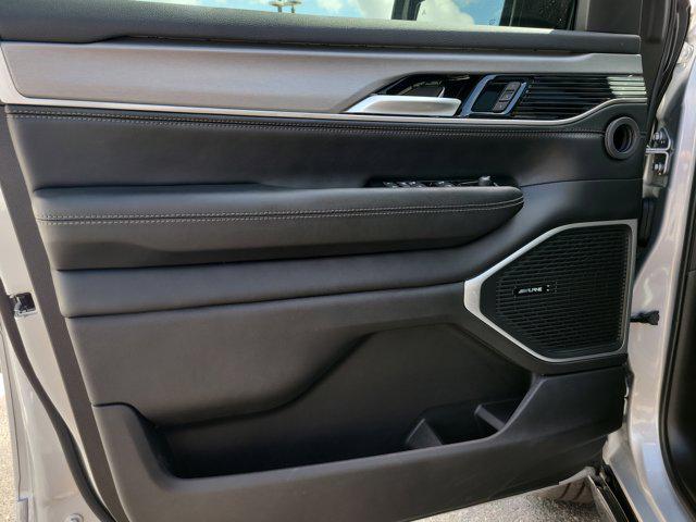 2026 Jeep Grand Wagoneer 4x2