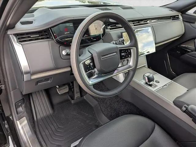 2026 Land Rover Range Rover P615 SV