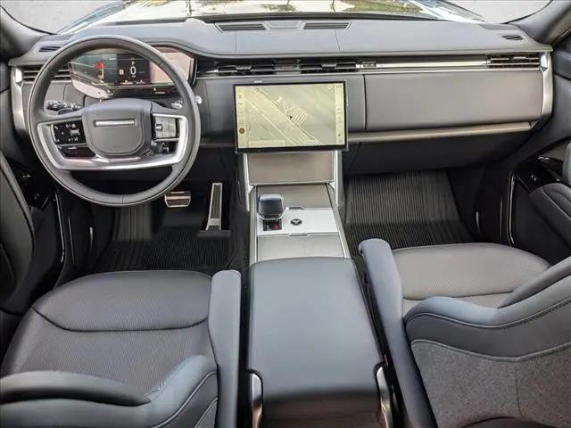 2026 Land Rover Range Rover P615 SV