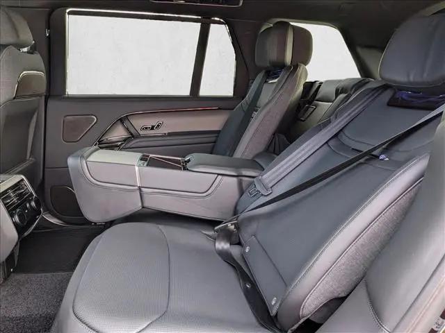 2026 Land Rover Range Rover P615 SV