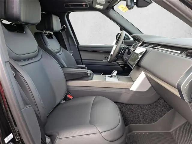 2026 Land Rover Range Rover P615 SV
