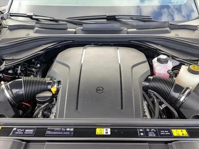 2026 Land Rover Range Rover P615 SV