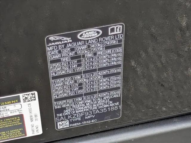 2026 Land Rover Range Rover P615 SV