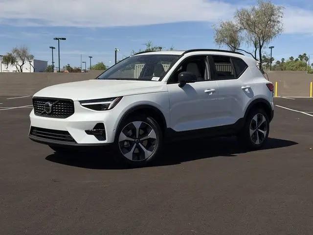 2026 Volvo XC40 Plus, B5 AWD Gas (mild hybrid), Dark