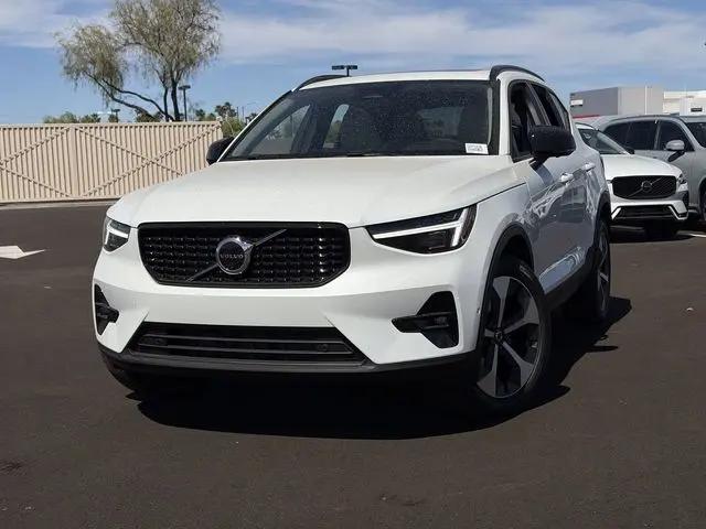 2026 Volvo XC40 Plus, B5 AWD Gas (mild hybrid), Dark