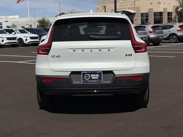 2026 Volvo XC40 Plus, B5 AWD Gas (mild hybrid), Dark