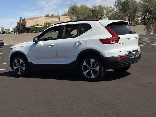 2026 Volvo XC40 Plus, B5 AWD Gas (mild hybrid), Dark