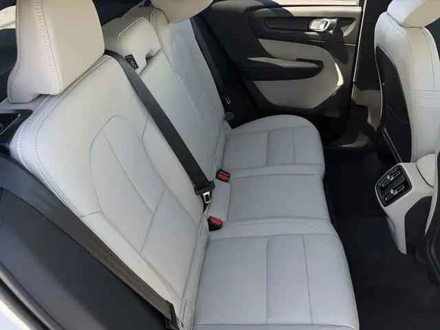2026 Volvo XC40 Plus, B5 AWD Gas (mild hybrid), Dark