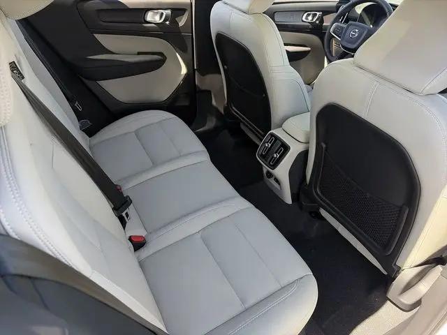 2026 Volvo XC40 Plus, B5 AWD Gas (mild hybrid), Dark