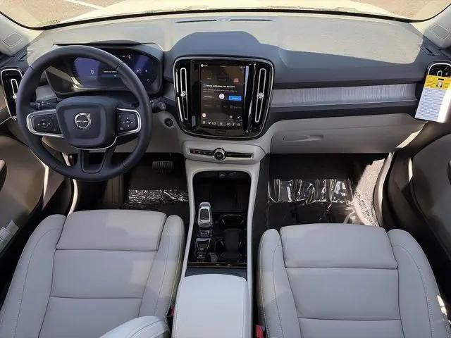 2026 Volvo XC40 Plus, B5 AWD Gas (mild hybrid), Dark