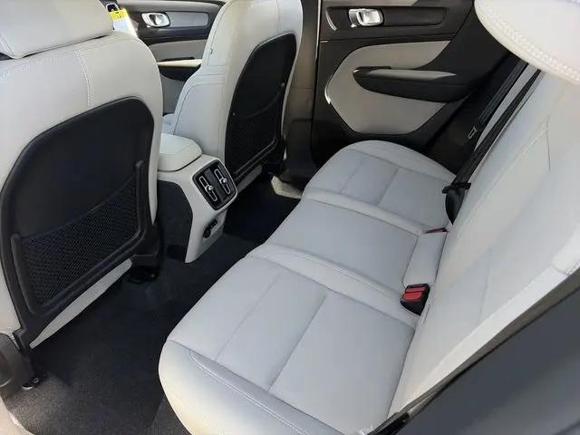 2026 Volvo XC40 Plus, B5 AWD Gas (mild hybrid), Dark