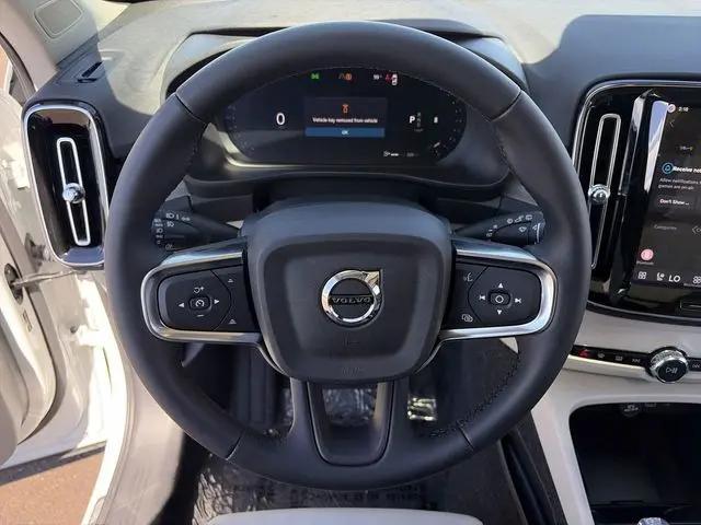 2026 Volvo XC40 Plus, B5 AWD Gas (mild hybrid), Dark