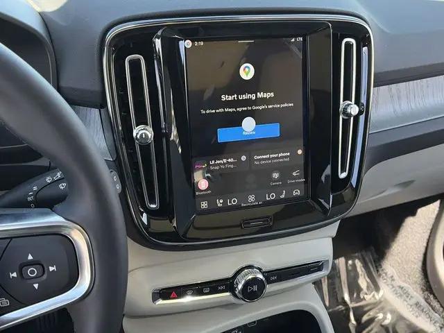 2026 Volvo XC40 Plus, B5 AWD Gas (mild hybrid), Dark