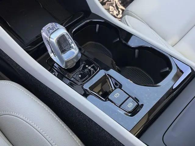 2026 Volvo XC40 Plus, B5 AWD Gas (mild hybrid), Dark
