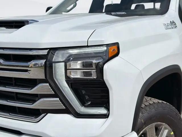 2026 Chevrolet Silverado 2500HD Crew Cab, Standard Bed, High Country, 4WD