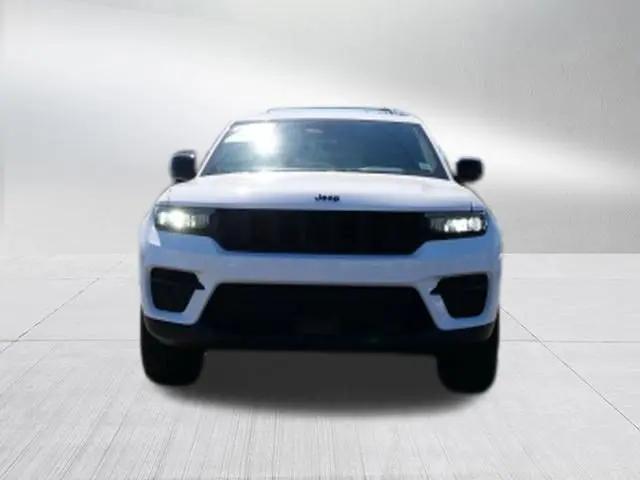 2023 Jeep Grand Cherokee Altitude 4x2