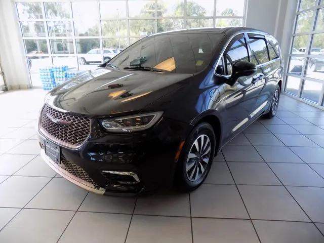 2022 Chrysler Pacifica Hybrid Touring L