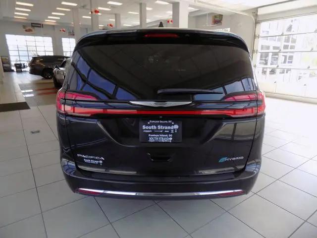 2022 Chrysler Pacifica Hybrid Touring L