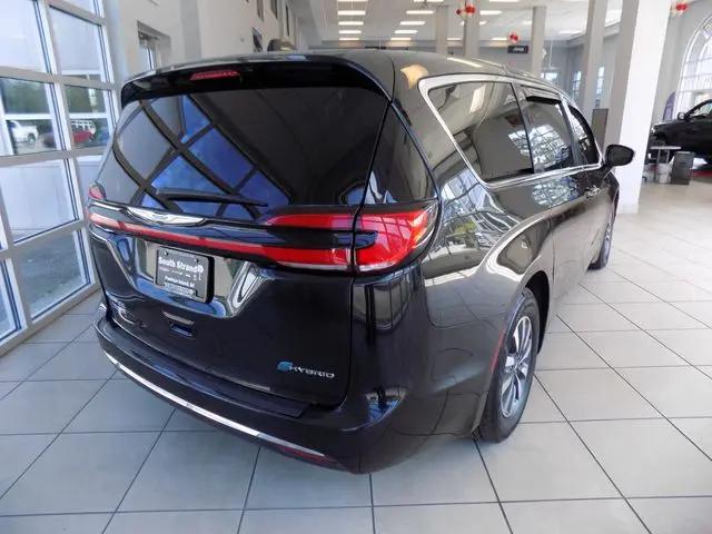 2022 Chrysler Pacifica Hybrid Touring L