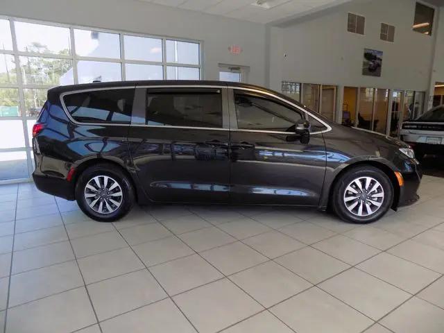 2022 Chrysler Pacifica Hybrid Touring L